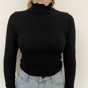 Lettuce edge turtleneck